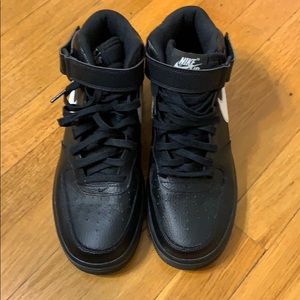 🆕Nike Air Force 1s mid black and white